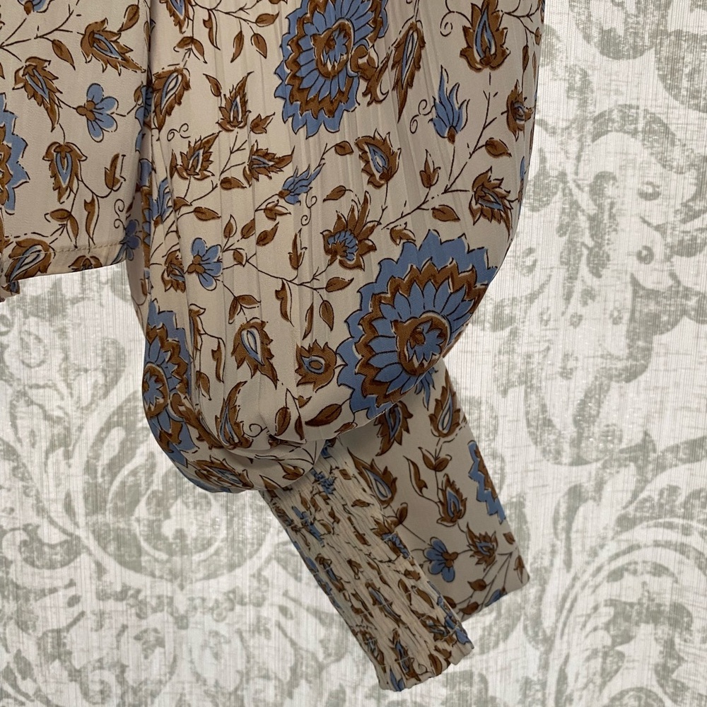Silky Floral Print Peasant Blouse in Cream and Blue Sz XS fits S (oversized) - Picture 8 of 12
